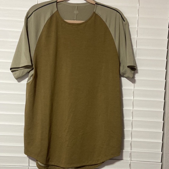 Men lululemon shirt - Picture 2 of 6